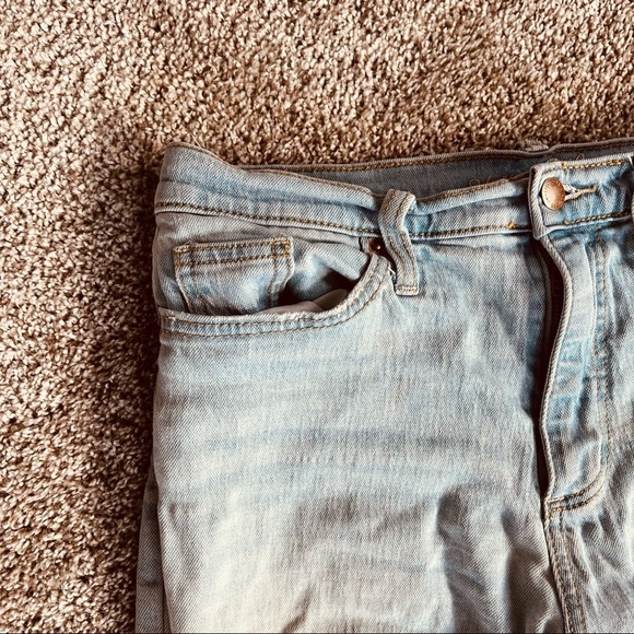 Universal Thread | Distressed High Rise Mom Jeans - Picture 3 of 5